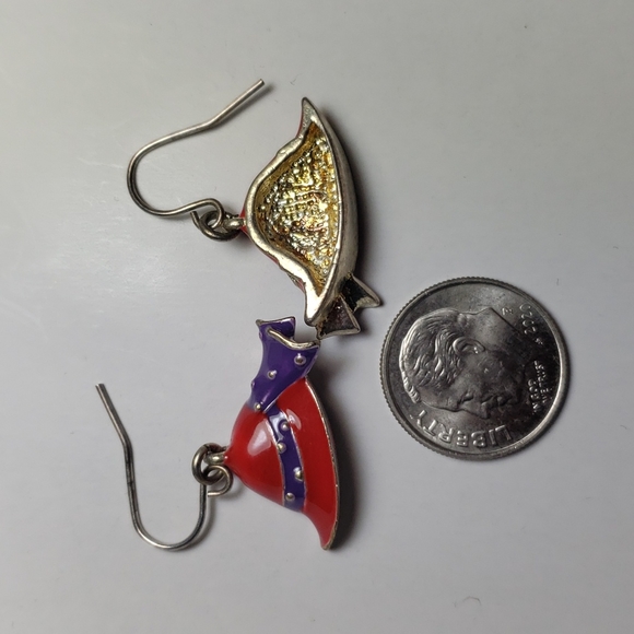 ☕ Red Hat Dangle Earrings - Picture 2 of 2